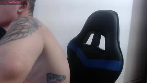 Snapshot of daniel_vargas5 chatting on 01-18-25, 07:59 Daniel online show from 01-18-25, 07:59