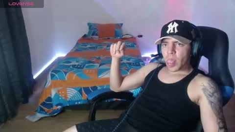 Snapshot of daniel_vargas5 chatting on 02-13-25, 04:00 Daniel online show from 02-13-25, 04:00