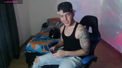 Snapshot of daniel_vargas5 chatting on 02-14-25, 01:13 Daniel online show from 02-14-25, 01:13