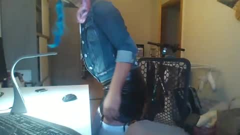 newcumer online show from 12-18-24, 08:09