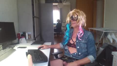 newcumer online show from 02-13-25, 07:35