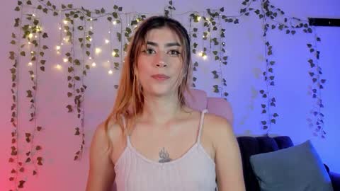 Snapshot of daniela_saenz1 chatting on 12-19-25, 04:30 Dani Saenz online show from 12-19-25, 04:30