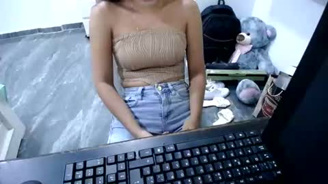 Snapshot of danielaa_foxx chatting on 06-11-26, 08:29 danielaa_foxx online show from 06-11-26, 08:29