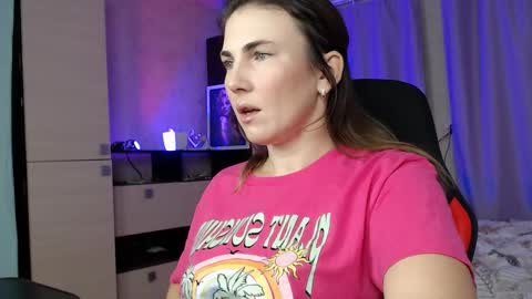 Daniela Cooper online show from 10-18-25, 06:41