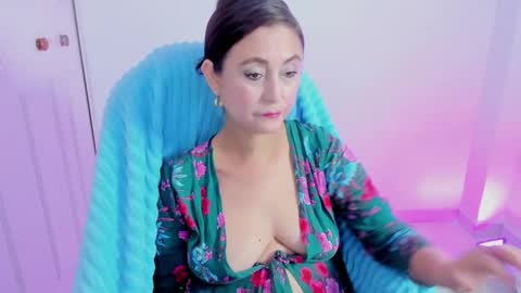 Daniela online show from 11-17-25, 05:57