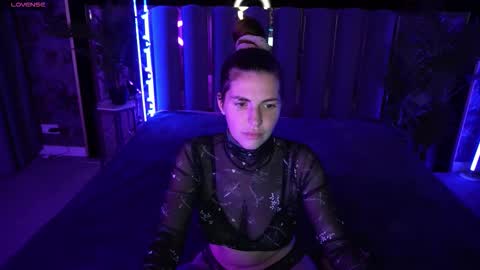 danielareign online show from 11-19-25, 01:44