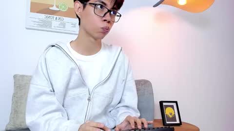 Snapshot of daniell_rdrig chatting on 03-05-26, 12:56 Daniel online show from 03-05-26, 12:56