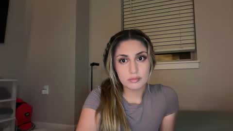 daniellarae1 online show from 05-01-26, 04:17
