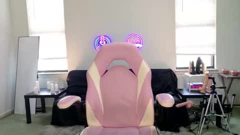 Danielle Banks online show from 09-20-25, 03:35