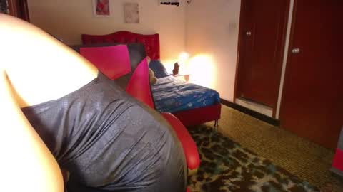 Snapshot of danielle_rose_ chatting on 02-09-26, 02:43 Angie online show from 02-09-26, 02:43