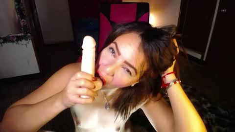 Snapshot of danielle_rose_ chatting on 02-10-26, 02:54 Angie online show from 02-10-26, 02:54