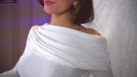 Snapshot of danielle_thomas chatting on 03-09-25, 10:41 Danielle online show from 03-09-25, 10:41