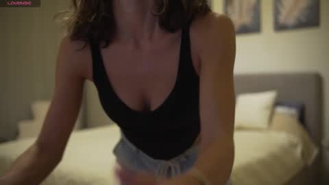 Snapshot of danielle_thomas chatting on 09-21-25, 09:27 Danielle online show from 09-21-25, 09:27