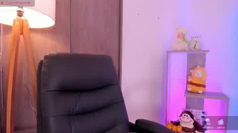 Snapshot of daniellerose_ chatting on 10-28-25, 10:01 Danielle Rose online show from 10-28-25, 10:01