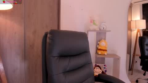 Snapshot of daniellerose_ chatting on 11-04-25, 11:15 Danielle Rose online show from 11-04-25, 11:15