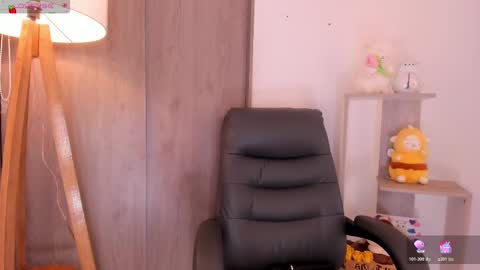 Snapshot of daniellerose_ chatting on 11-08-25, 11:03 Danielle Rose online show from 11-08-25, 11:03