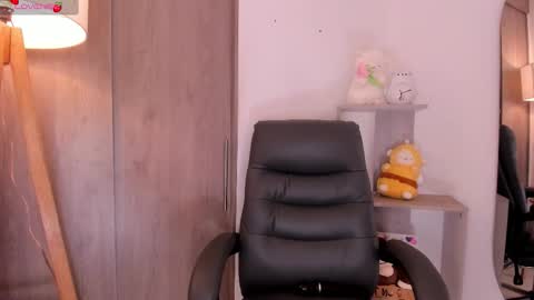 Snapshot of daniellerose_ chatting on 11-12-25, 10:52 Danielle Rose online show from 11-12-25, 10:52