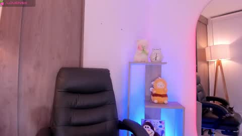 Snapshot of daniellerose_ chatting on 11-14-25, 11:02 Danielle Rose online show from 11-14-25, 11:02