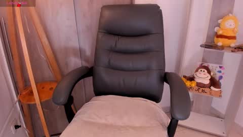 Snapshot of daniellerose_ chatting on 11-15-25, 10:59 Danielle Rose online show from 11-15-25, 10:59