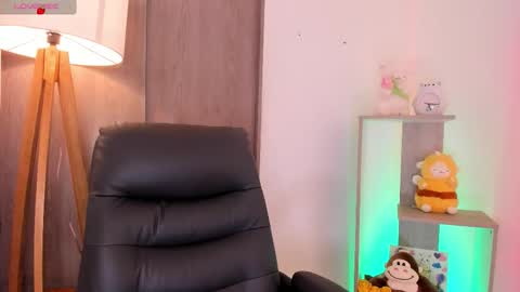 Snapshot of daniellerose_ chatting on 11-21-25, 11:03 Danielle Rose online show from 11-21-25, 11:03