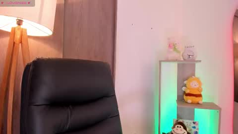 Snapshot of daniellerose_ chatting on 11-22-25, 10:53 Danielle Rose online show from 11-22-25, 10:53