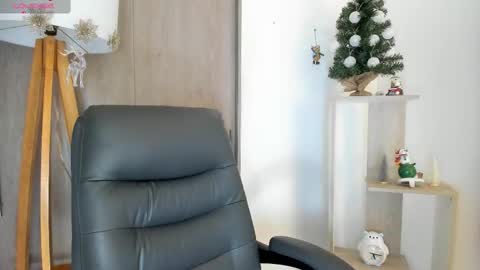 Snapshot of daniellerose_ chatting on 11-30-25, 10:58 Danielle Rose online show from 11-30-25, 10:58