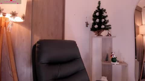 Snapshot of daniellerose_ chatting on 12-03-25, 11:03 Danielle Rose online show from 12-03-25, 11:03