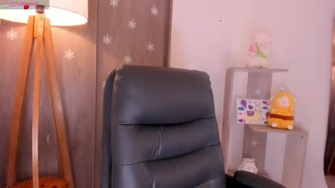 Snapshot of daniellerose_ chatting on 02-24-26, 10:08 Danielle Rose online show from 02-24-26, 10:08