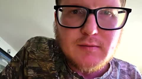 Snapshot of danielp_mod_cb chatting on 10-24-25, 09:22 Daniel y. online show from 10-24-25, 09:22