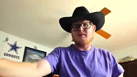 Snapshot of danielp_mod_cb chatting on 10-31-25, 07:26 Daniel y. online show from 10-31-25, 07:26