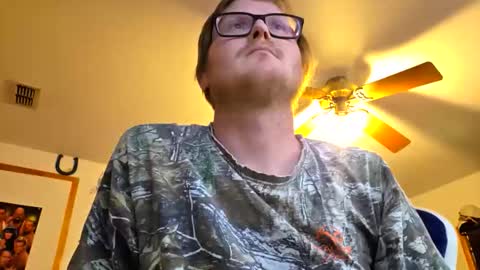 Snapshot of danielp_mod_cb chatting on 02-10-26, 09:08 Daniel y. online show from 02-10-26, 09:08