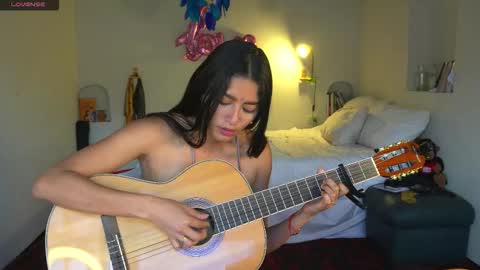 Snapshot of daniisla chatting on 10-10-25, 09:25 danalle .. online show from 10-10-25, 09:25