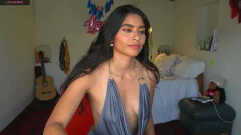 danalle .. online show from 11-14-25, 09:24