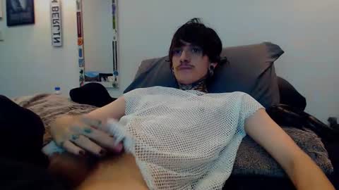 Snapshot of daniiwin chatting on 10-28-25, 02:15 danii online show from 10-28-25, 02:15