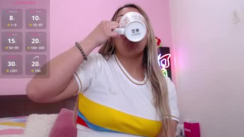 Snapshot of danika_bellaa chatting on 07-08-26, 12:37 K A R O L online show from 07-08-26, 12:37