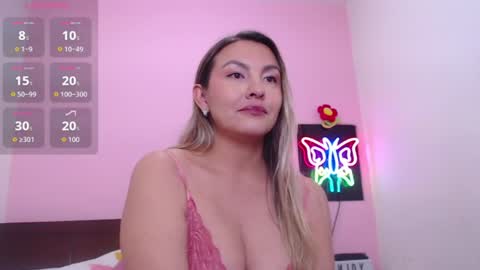 Snapshot of danika_bellaa chatting on 07-20-26, 01:42 K A R O L online show from 07-20-26, 01:42