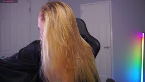 Snapshot of danikadillan chatting on 12-15-24, 01:35 Hi my name is Anna. Please say hello I like to chat with you. If u have request use Tip option .Thank you online show from 12-15-24, 01:35