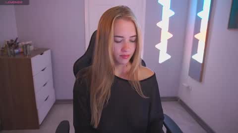 Hi my name is Anna. Please say hello I like to chat with you. If u have request use Tip option .Thank you online show from 11-10-25, 12:31