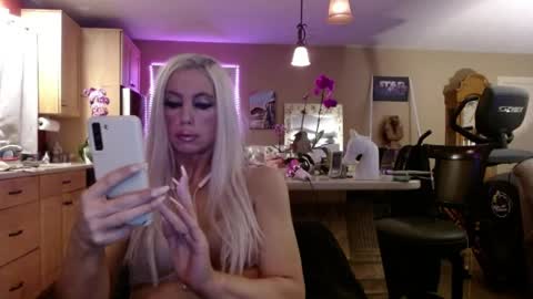 Snapshot of danikawhite69 chatting on 05-24-26, 11:37 DanikaWhite69 online show from 05-24-26, 11:37