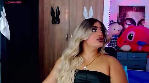 Snapshot of danipein chatting on 10-24-25, 09:55 danipein online show from 10-24-25, 09:55