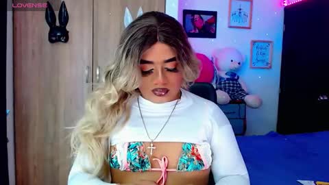 Snapshot of danipein chatting on 11-12-25, 11:21 danipein online show from 11-12-25, 11:21