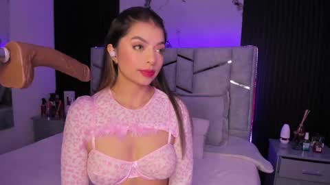 Snapshot of daniphoenixx chatting on 03-03-25, 07:39 Dani Phonenix online show from 03-03-25, 07:39