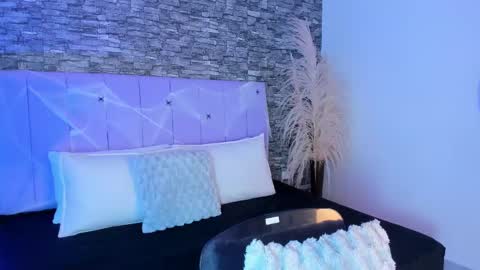 Snapshot of danna999 chatting on 10-10-25, 11:37 danna999 online show from 10-10-25, 11:37