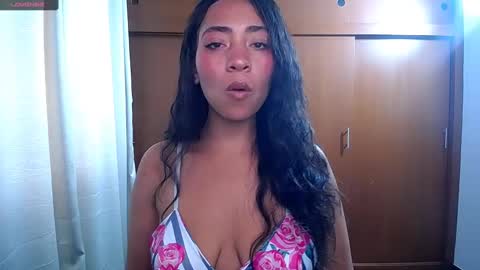 Snapshot of danna__ross chatting on 01-17-25, 06:44 Danna Ross online show from 01-17-25, 06:44