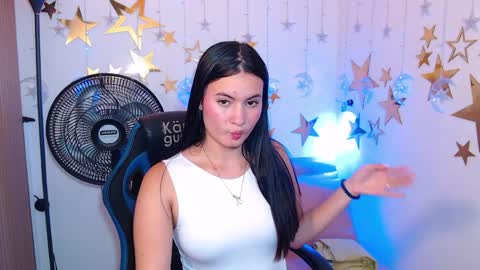 Snapshot of danna_club chatting on 03-31-26, 02:35 DANNA CLUB online show from 03-31-26, 02:35