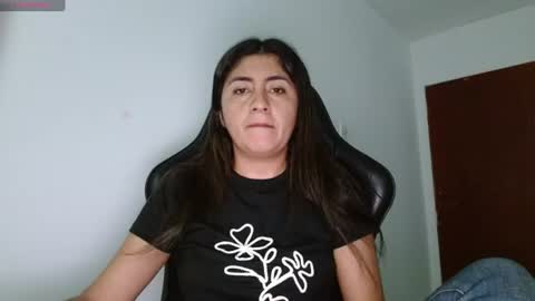 Snapshot of danna_peterson chatting on 06-21-26, 08:33 Danna online show from 06-21-26, 08:33