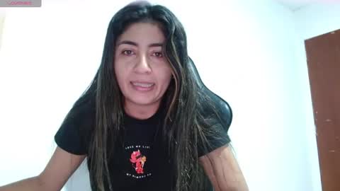 Snapshot of danna_peterson chatting on 06-28-26, 08:37 Danna online show from 06-28-26, 08:37