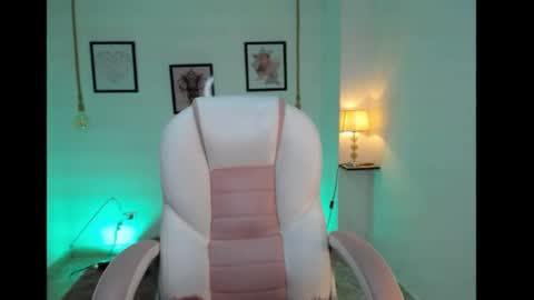Snapshot of danna_rouse_ chatting on 06-29-26, 11:05 Danna online show from 06-29-26, 11:05