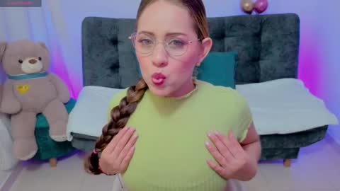 Danna online show from 04-16-26, 10:49