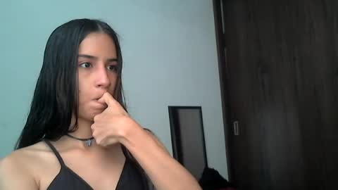 Snapshot of dannali22 chatting on 07-25-26, 07:33 Dannali22 online show from 07-25-26, 07:33